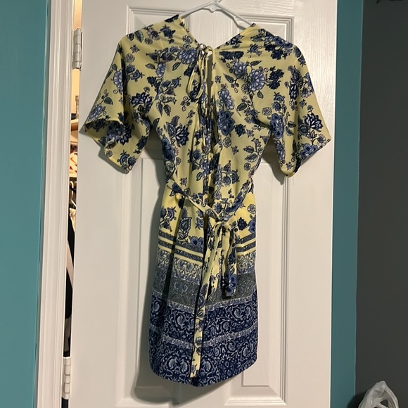 Yellow/blue flower print romper. Great condition, only worn a couple of times - Picture 2 of 3